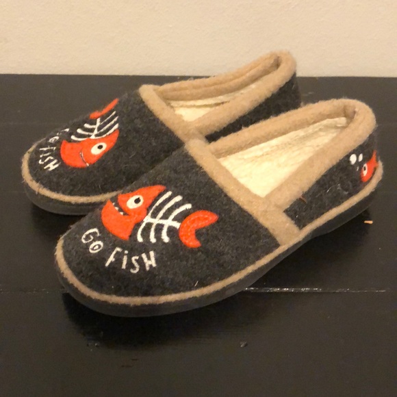 acorn earth slippers